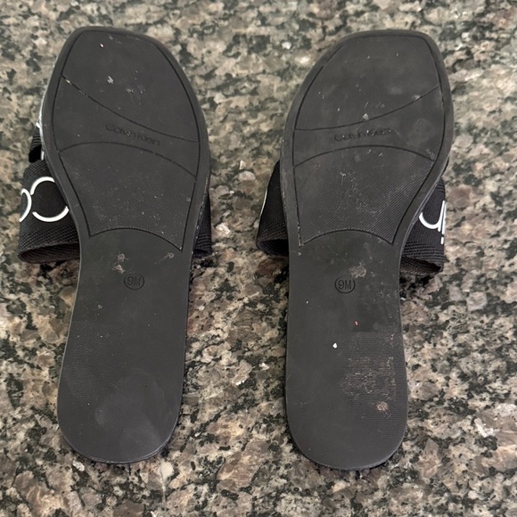 Calvin Klein Black Logo Slide Sandals EUC 8.5 narrow - Picture 7 of 8